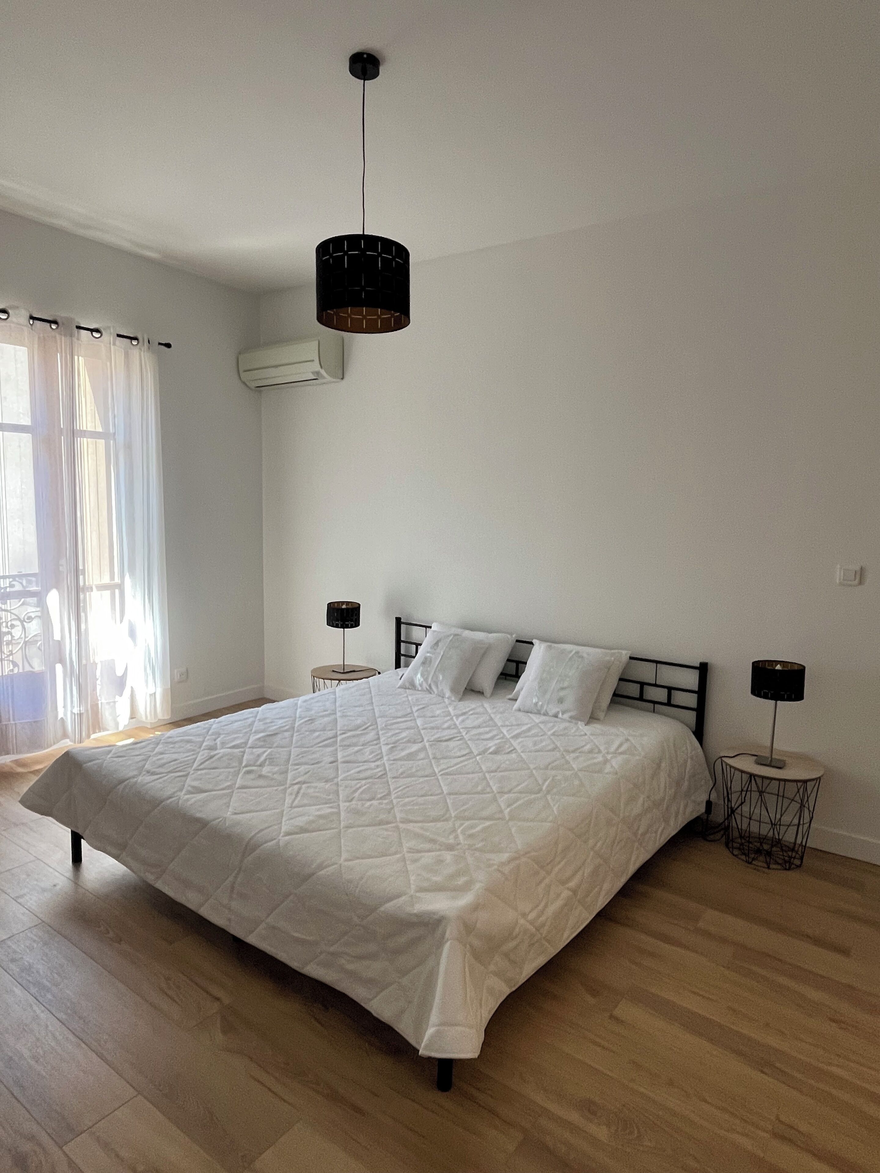 4 soverom, strykejern/-brett, wi-fi (inkludert) og sengetøy