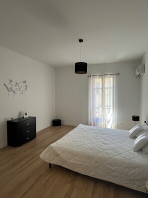 4 bedrooms, iron/ironing board, free WiFi, bed sheets
