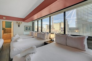 View from property - STS 1160 On Strip Sleeps 16 No Resort Fee (Las Vegas)