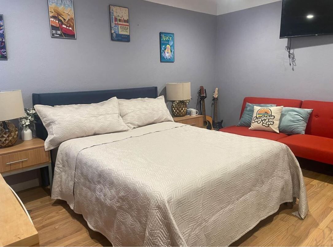 Charming 3-bedroom house in quiet neighborhood w/ Amazing Pool & large backyard