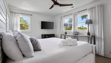 3 bedrooms, iron/ironing board, WiFi, bed sheets