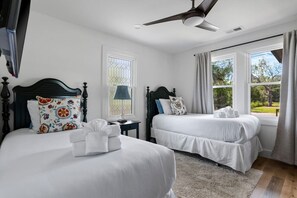 3 bedrooms, iron/ironing board, WiFi, bed sheets