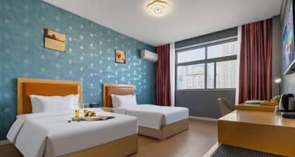 Loulan Hotel (Liaocheng Bus Terminal Wanda Plaza)