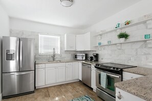 Microwave, oven, stovetop, cookware/dishes/utensils