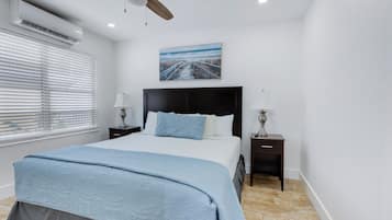 Deluxe appartement, gedeeltelijk uitzicht op oceaan | 1 slaapkamer, een strijkplank/strijkijzer, gratis wifi