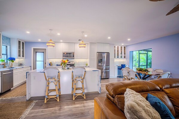 Interior - Explore Anna Maria Island beaches with LG swim spa and ping pong, arcade firepit (Bradenton)