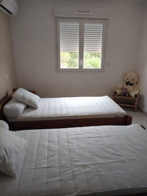 3 quartos, ferros/tábuas de passar roupa, Wi-Fi, roupa de cama