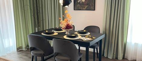 Deluxe Apartment | 1 bedroom, iron/ironing board, free WiFi