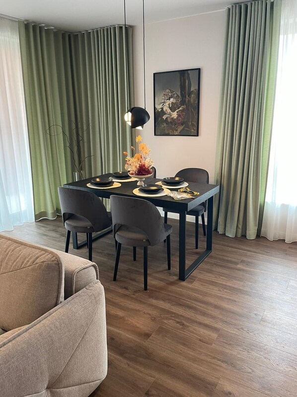 1 habitación, tabla de planchar con plancha y wifi gratis