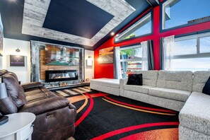 Smart TV, fireplace, ping pong, stereo - OASIS ON THE LAKE (Leamington)