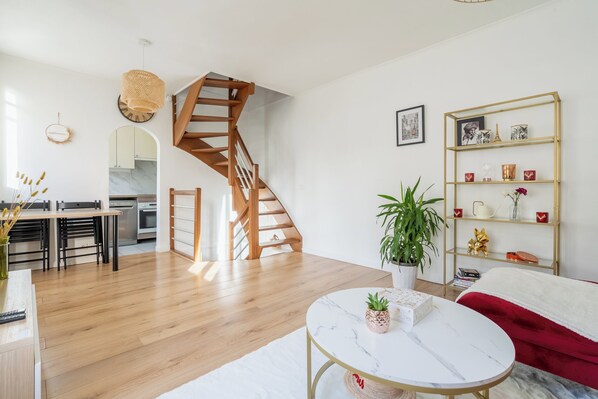 Interior - Elegant Paris 2024 (Soisy-sous-Montmorency)