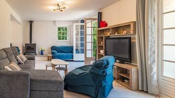 Televisie en een open haard