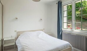 5 bedrooms, free WiFi, bed sheets
