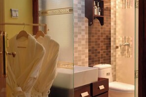 Bathroom - Shangri-La Shengdi Renjia Hotel (Shangri-La)