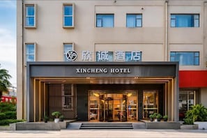 Exterior - Xincheng Hotel (Xi'an Mingguang Road Bachengmen Subway Station) (Xi'an)