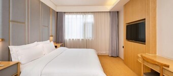 Xincheng Hotel (Xi'an Mingguang Road Bachengmen Subway Station)