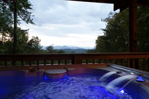 Bañera de hidromasaje al aire libre