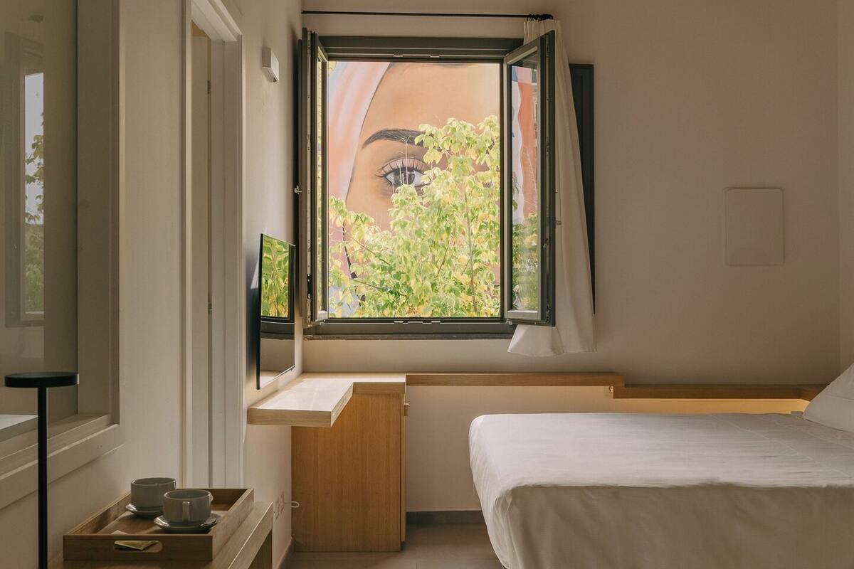 Superior-Doppelzimmer, Stadtblick | Hochwertige Bettwaren, Betten mit Memory-Foam-Matratzen, Minibar