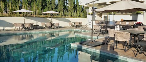 Outdoor pool, pool umbrellas