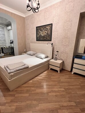 2 عدّة غرف نوم ومكتب ومكواة/لوح كي وواي فاي