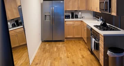 Cozy 2-bedroom condo in Skokie