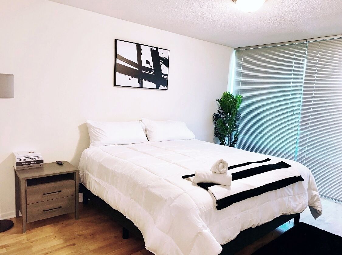 Cozy 2-bedroom condo in Skokie