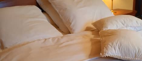 2 Schlafzimmer, Zimmersafe, Schreibtisch, Bügeleisen/Bügelbrett