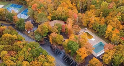 3-bedroom Poconos chalet for art and design lovers