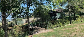 Rustic River Front cabin 5 minutes away from I77 & 10 minutes from town.