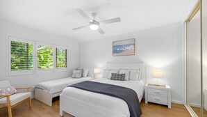 Unclassified image, 2 of 22, button - Shelly Cove Apartment 12 - aircon, pool, beach across road (Port Macquarie)