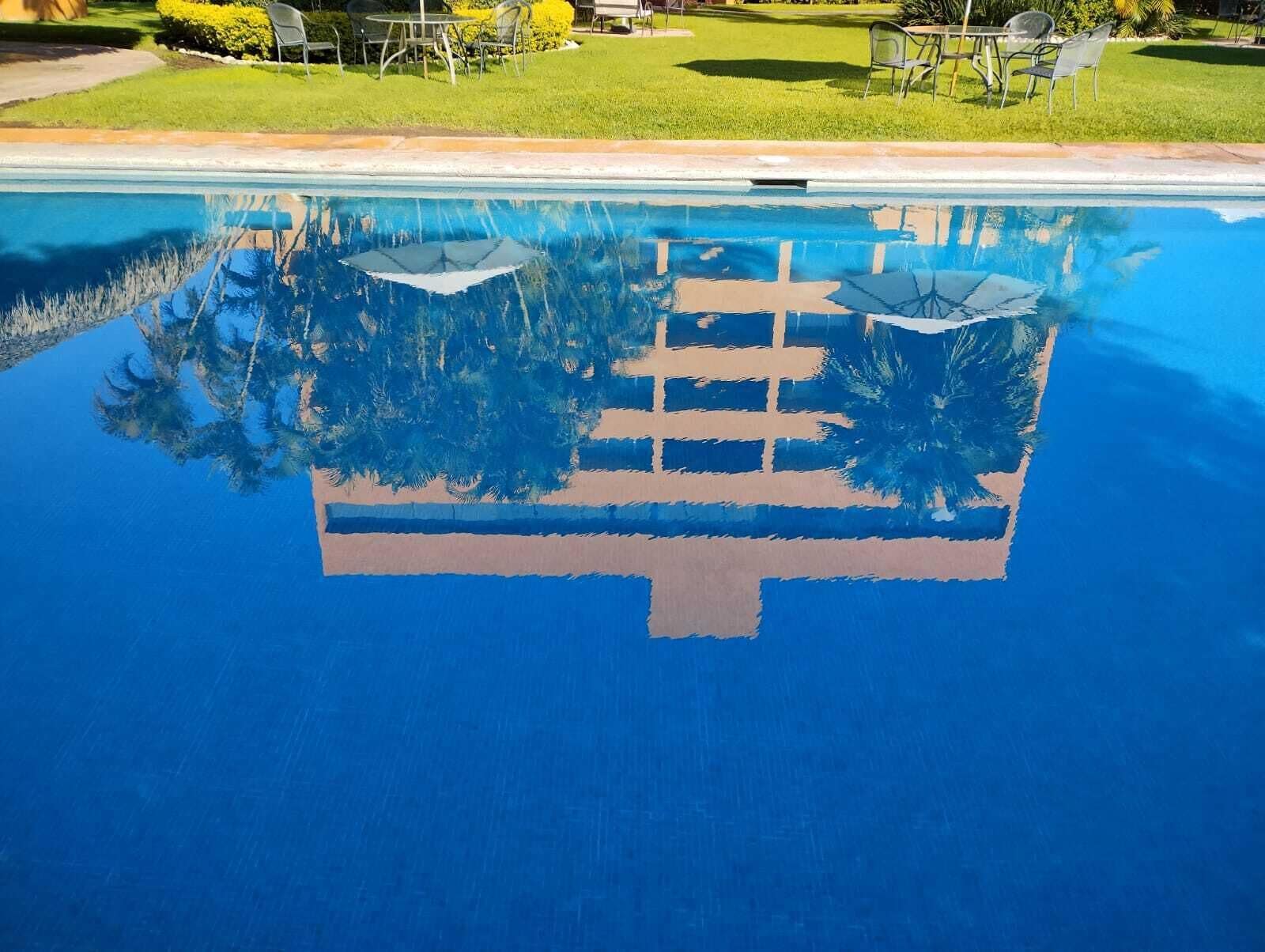 2 outdoor pools
