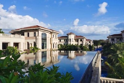 Redbird Hotel Haikou