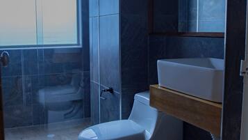 Room Suite | Bathroom | Shower, towels, soap, shampoo