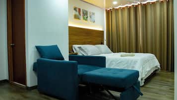 Habitacion Doble + Sofa Cama Sencillo | 1 dormitorio, minibar, espacio para trabajar con un portátil