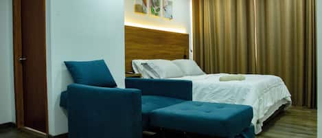 Phòng Suite Deluxe | 1 phòng ngủ, minibar, khu vực làm việc phù hợp cho laptop