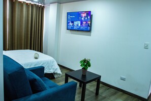 Double Room + Single Sofa Bed | 1 bedroom, minibar, laptop workspace, soundproofing - BOG Living (Bogotá)