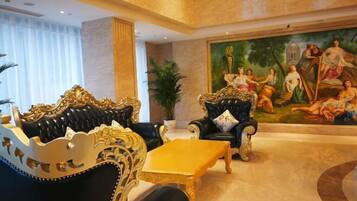 المنشأة من الداخل