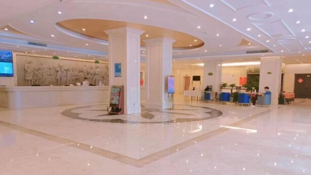 Lobby-lounge