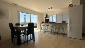 Dining - House with breathtaking views of the Luberon (Caseneuve)