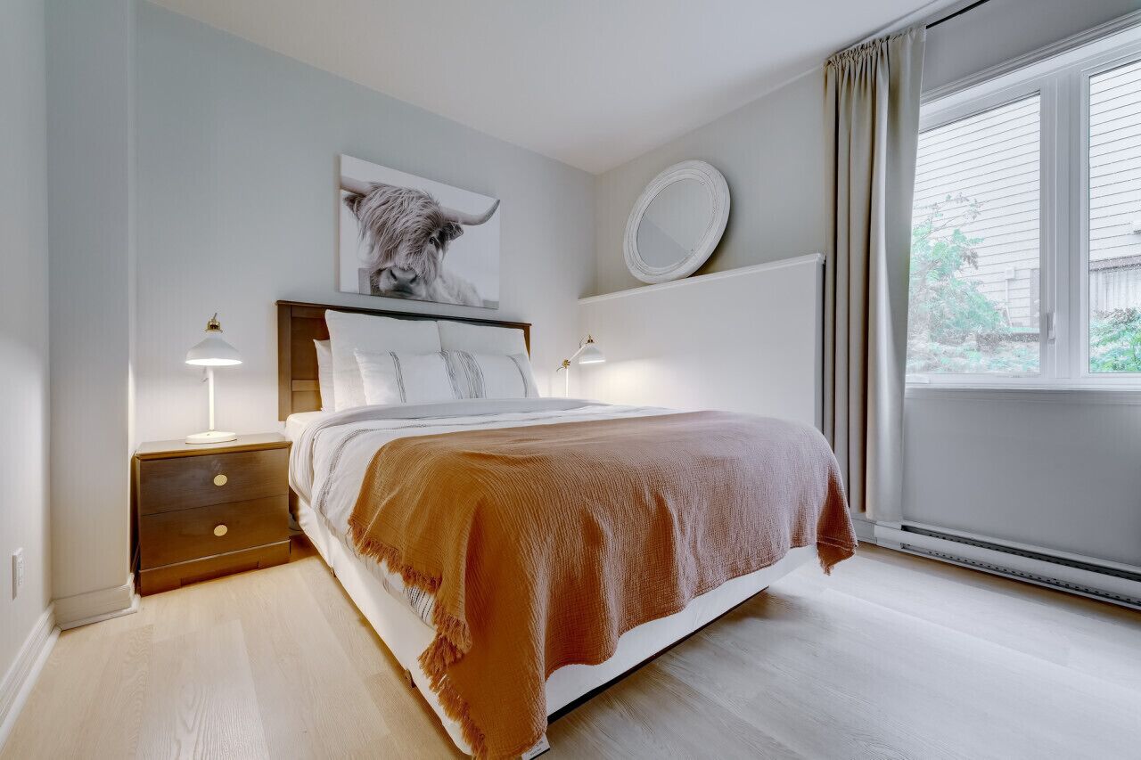 1 bedroom, desk, WiFi, bed sheets