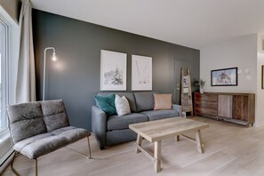 TV, fireplace - E202-Condo ski in ski out / vélo in vélo out (Bromont)