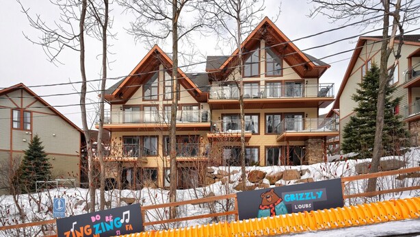 Unclassified image, 1 of 21, button - E202-Condo ski in ski out / vélo in vélo out (Bromont)