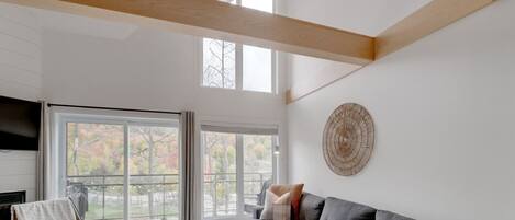 Televisie en een open haard