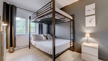 2 bedrooms, iron/ironing board, WiFi, bed sheets