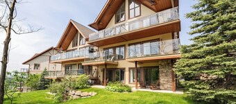 E104-Condo ski in ski out /vélo in vélo out