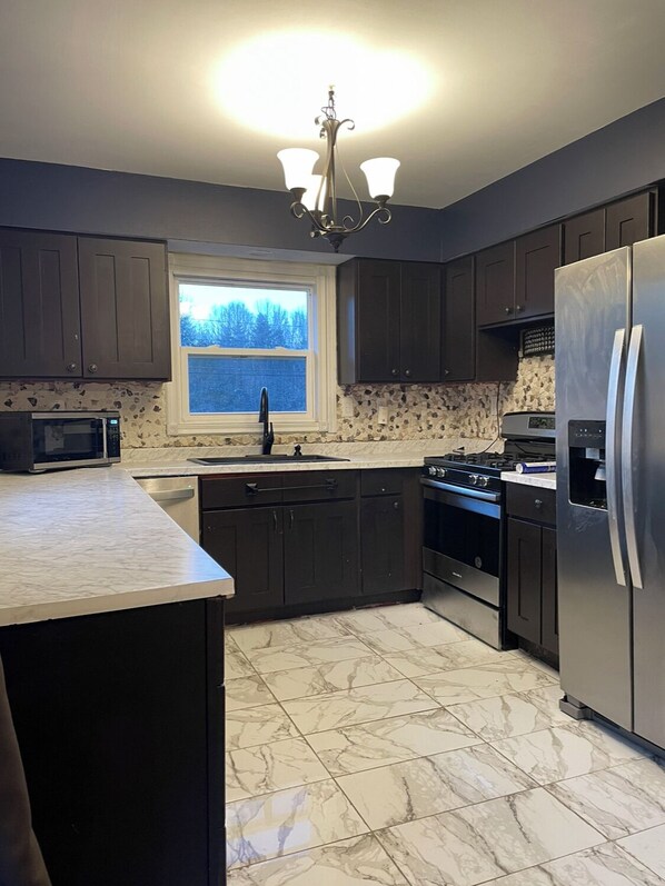 Private kitchen - 2 Bedroom Apartment (clifton)