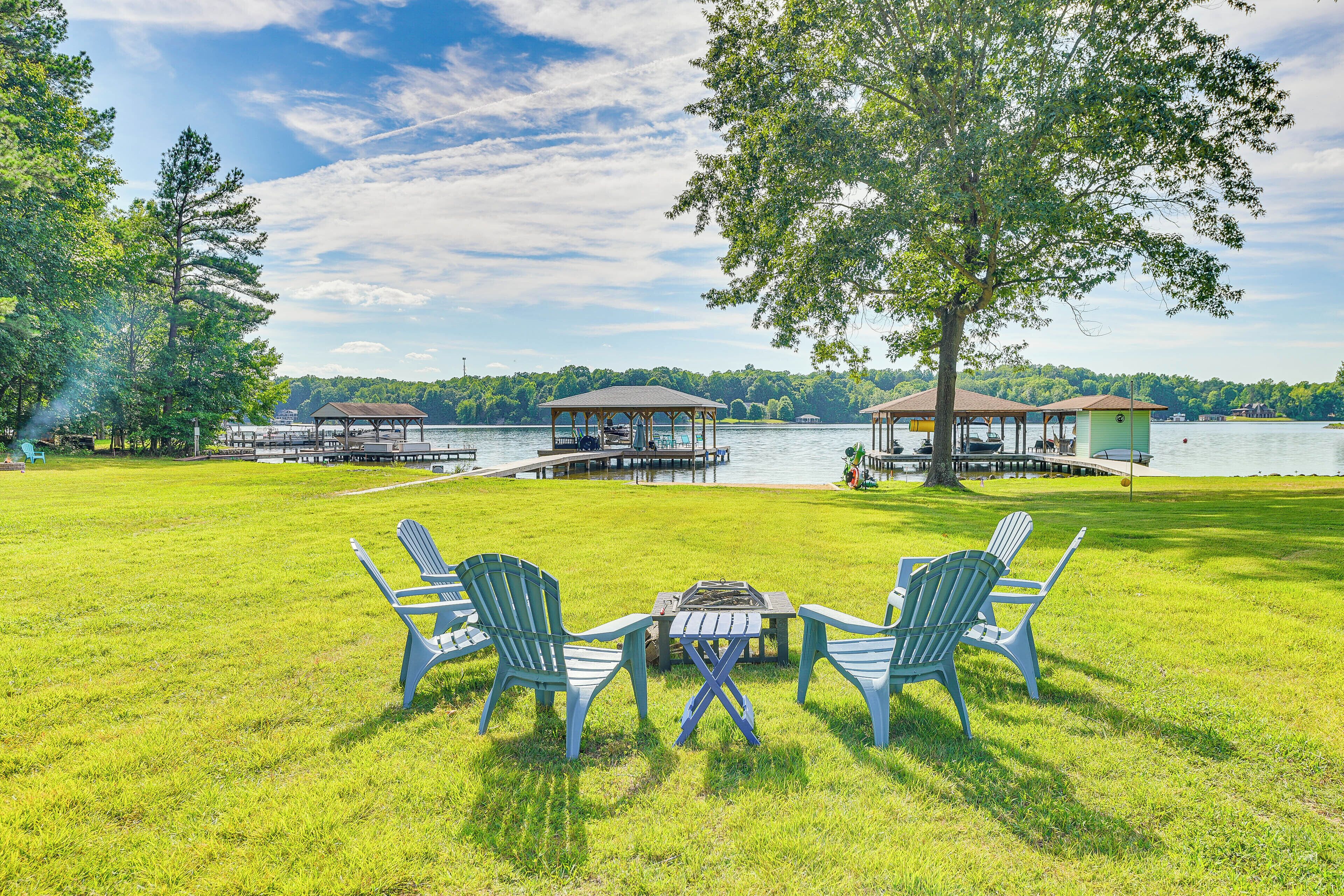 Waterfront Lake Anna Home: Screened Deck & Dock!