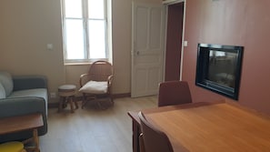 Télévision, cheminée
