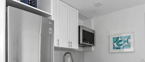 Apartemen Klasik, pemandangan laut sebagian | Dapur pribadi | Peralatan masak/sendok-piring