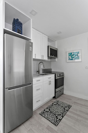 Classic Apartment, Partial Ocean View | Private kitchen | Cookware/dishes/utensils